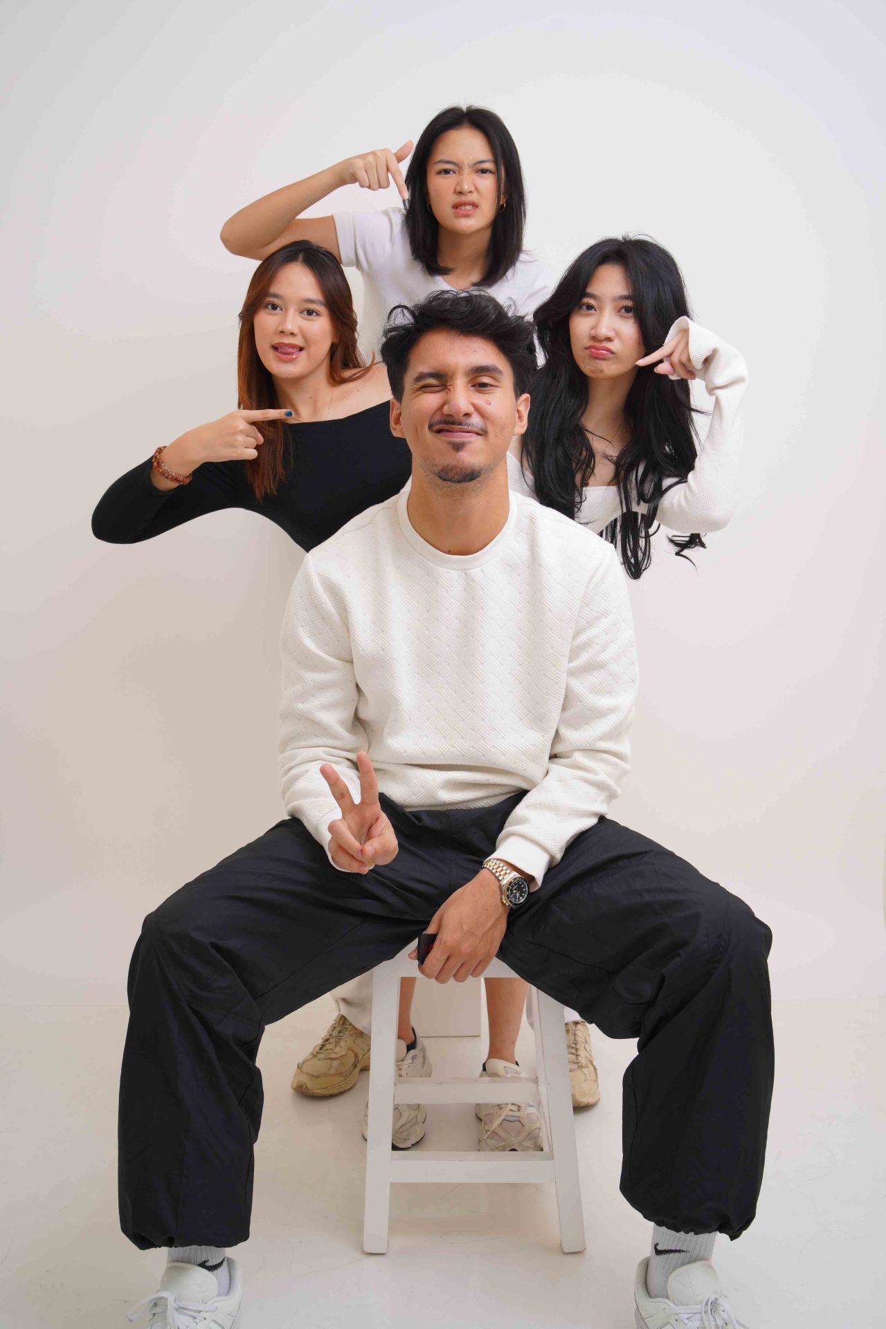 Self-Photo Studio
